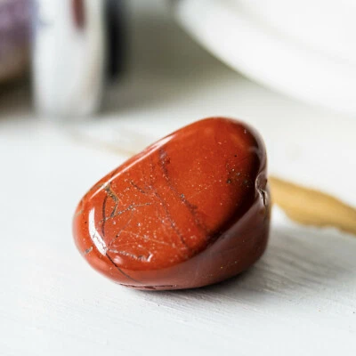 JASPE ROUGE Pierre roulée - Soin Lithothérapie Minéraux Cristaux Energie - Photo 1/4