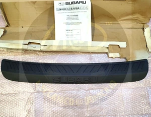 Original OE E7710SE000 Copripasso Carico Protezione Paraurti SUBARU Impreza NEW - Imagen 1 de 2
