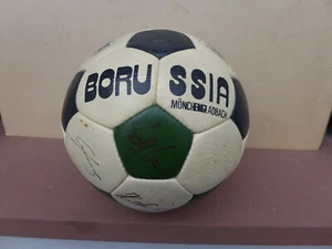 Borussia MönchenGladbach - Fussball - handsignierte Spielerautogramme 1981/82/83 - Bild 1 von 12