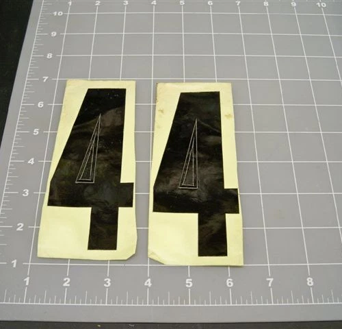 4 号贴纸 6 英寸黑色乙烯基 2 数量比赛评分免运费 — 第 1/1 张图片