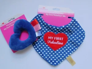 My First Valentine Jungen Lätzchen blau Herzen passende Rassel Set Kleinkind Valentinstag - Bild 1 von 9