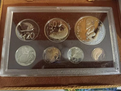 1975 Cook Islands 7 Coin Proof Set Royal Australian Mint & 26 International Coin - Image 1 of 4