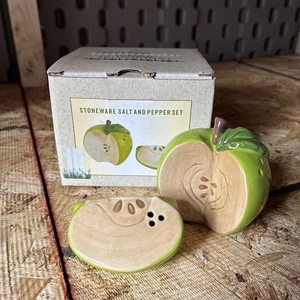 Cracker Barrel  Apple Salt & Pepper Shaker Set - Foto 1 di 7