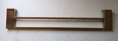 Barra de toallas Hansgrohe 41743140 AddStoris 25-1/2", bronce cepillado Foto 1 de 4