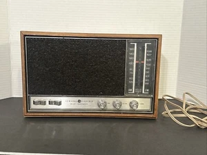General Electric AM/FM Dual Speaker Radio - Wood Frame Made In Columbia Working - Picture 1 of 14