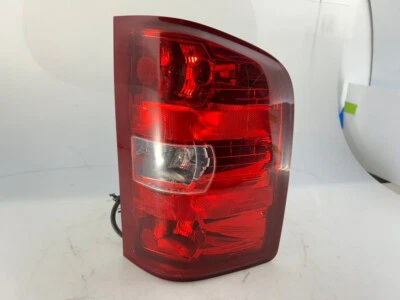 OEM| Luz trasera halógena Chevy Silverado 2007-2013 (derecha/pasajero) Foto 1 de 4