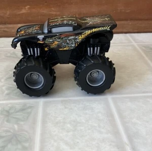 2010 Hot Wheels DRAGON'S BREATH Monster Jam Monster Truck Gray rims - Picture 1 of 6