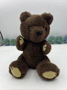 VINTAGE Dakin 1981 ORSACCHIOTTO MARRONE SCURO SNODATO 11" peluche ANIMALE IMBOTTITO giocattolo - Foto 1 di 14