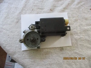 NOS 1977-1979 CHEVROLET CAPRICE, IMPALA LEFT REAR DOOR WINDOW LIFT MOTOR - Picture 1 of 10