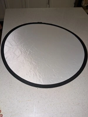 Discos reflectores redondos de 24" sin marca para fotos al aire libre en estuche de transporte de 8 1/2" Foto 1 de 4