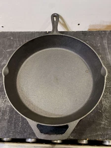 VINTAGE LODGE #6 10SK CAST IRON 12" SKILLET PAN WITH D-HEAT RING & ASSIST HANDLE - Foto 1 di 3