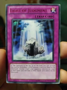 Yu Gi Oh - Luz del Juicio - DL12-EN020 - Raro - Ligeramente Jugado - LETRAS ROJAS - Imagen 1 de 1