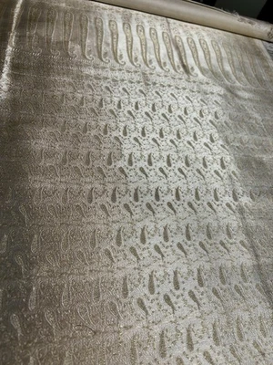 Brocado Jacquard Cachemira Seda/Algodón Metálico Dorado Crema, 44" x 72" (SM-1002) Foto 1 de 3