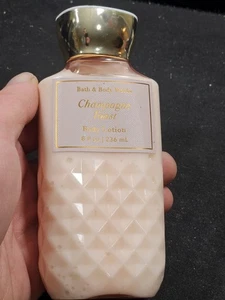 Bath & Body Works Champagner Toast Körperlotion 8 Oz.  - Bild 1 von 3