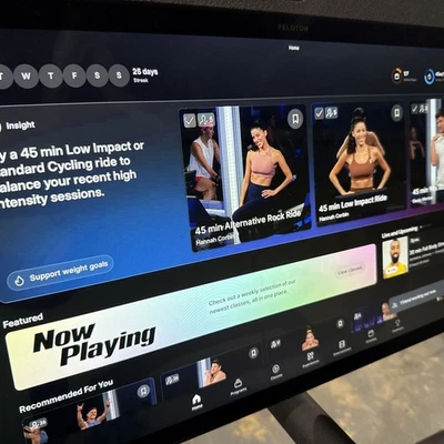 Bicicleta estática Peloton + cebada usada Foto 1 de 4