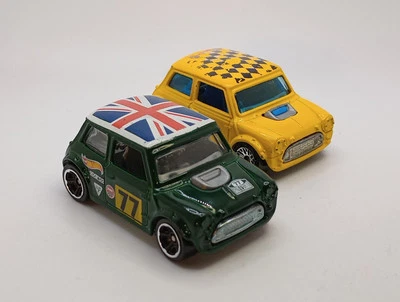Лот (2) винтажный. Литые модели Morris Mini и Mini Cooper 1:64 Hot Wheels 2000 - Изображение 1 из 4