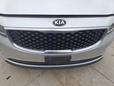 Used Upper Grille fits: 2016 Kia Sedona upper chrome surround moulded black gril - Imagem 1 de 4