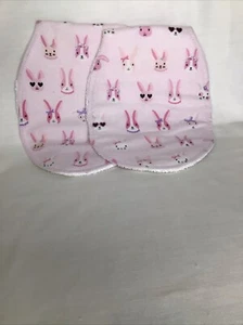 Set of 2 Baby Burp Cloths Handmade And Towelling And Flannel - Sits On Shoulder - Bild 1 von 2