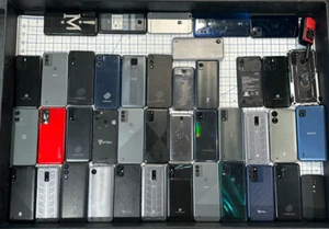 Posten 24 iPhone, Samasung, Tablets & mehr siehe Bilder für Ausschlachtungsteile oder Reparatur - Bild 1 von 6