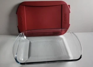 Plato para hornear rectangular Anchor Hocking de 3 cuartos de galón con tapas de abrazo - Imagen 1 de 3