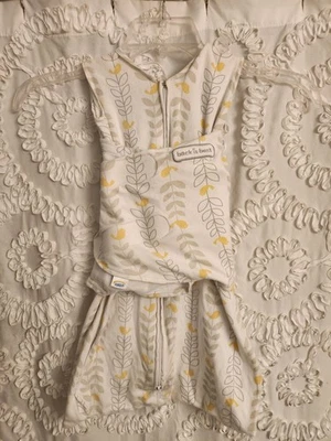 Saco de dormir Halo swaddle com estampa de pássaro amarelo unissex bebê tamanho 3/6M  - Imagem 1 de 4