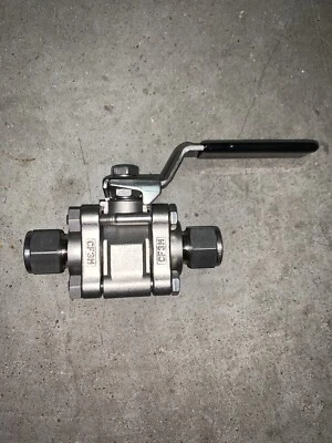 SWAGELOK SS-63TS8 STAINLESS STEEL 1/2” 3-PIECE 60 SERIES BALL VALVE *NEW* - Image 1 of 4