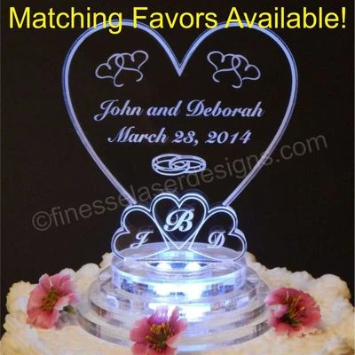 Monograma en forma de corazón iluminado con LED adorno de pastel de boda acrílico grabado personalizado Foto 1 de 4