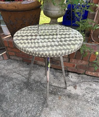 Редкий столик Sulu Sea Snake Spot Table Real Snake Skin Side Table $1899 Lexington Home - Изображение 1 из 4