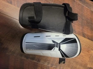 Franklin Sports leichter Fußball Schienbeinschoner Paar Größe S  - Bild 1 von 1