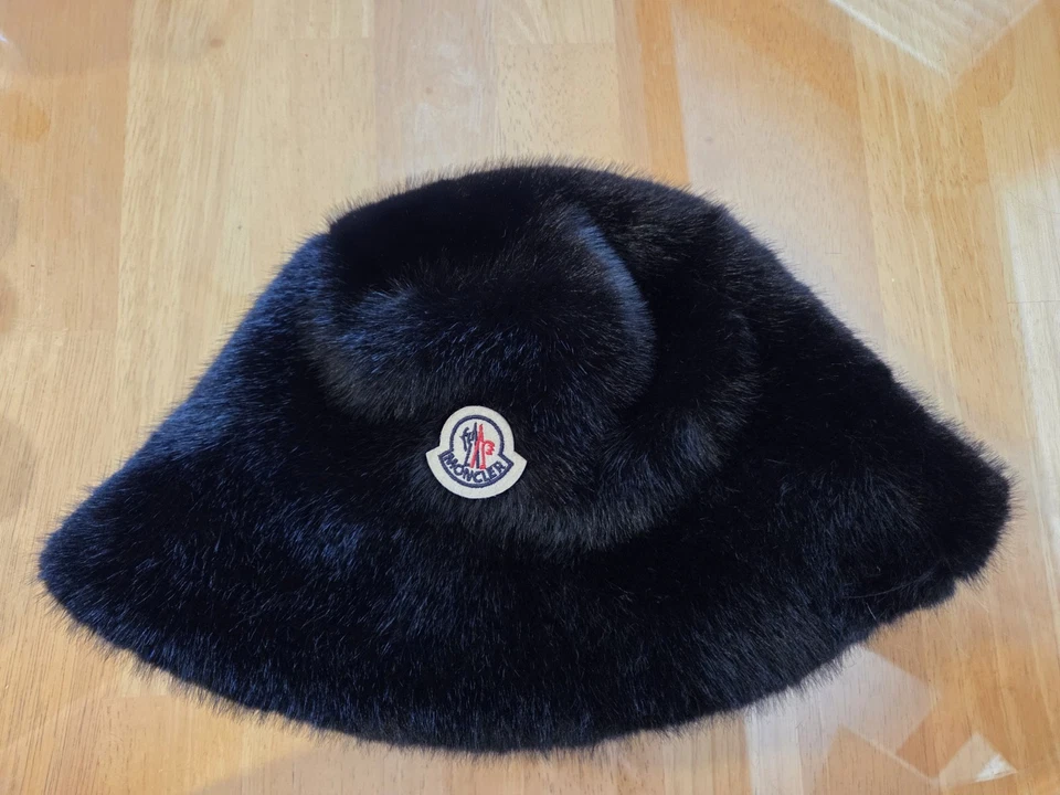 Sombrero de cubo de piel sintética Moncler Foto 1 de 3