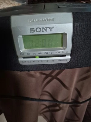 Reproductor de CD/Radio Sony Dream Machine ICF-CD821 GRIS probado  Foto 1 de 4