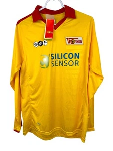 Neu mit Etikett FC Union Berlin Fußball Trikot gelb mit rotem Besatz L/S Größe M Fußball LESEN - Bild 1 von 22