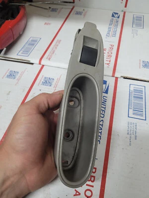 Interruptor de ventana eléctrica trasero izquierdo Chevrolet HHR 2008-2011 con conjunto de manija de tracción Foto 1 de 2