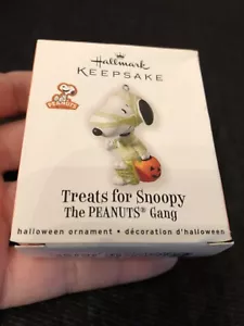 Hallmark Keepsake "Treats For Snoopy The Peanuts Gang" Halloween Ornament - Picture 1 of 8