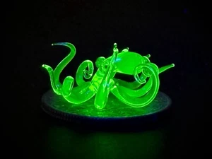 Uranium Glass Vaseline Glass Micro Octopus - Picture 1 of 8
