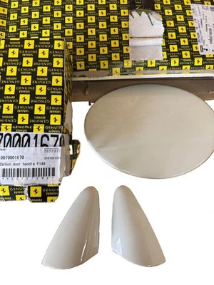 Juego de manijas de cubierta de puerta de combustible de carbono genuino FERRARI California F149 OEM Foto 1 de 4