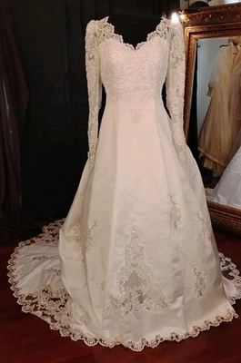 Vestido de novia clásico de tren manga larga MichealAngelo Foto 1 de 4