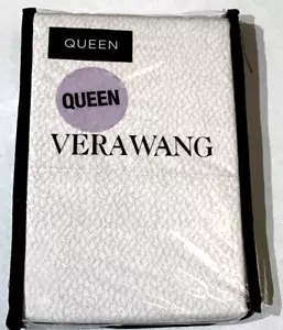 SET OF 2 New VERA WANG Luxurious Satin Weave Two Queen Pillowcases 20 X 32 in - Picture 1 of 3