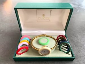 Near NEUWERTIG GUCCI Wechselblende Zifferblatt 12 Farben Damen Gold Uhr Armband FUNKTIONIERT - Bild 1 von 6
