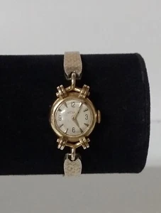 Le Coultre 14k Yellow Gold Ladies Round Hand-Winding Watch 18mm - Picture 1 of 10