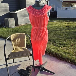 Vintage Satin Feel Tangerine Ruffled Long Nightgown 100% Nylon Size Med ~ USA - Bild 1 von 9