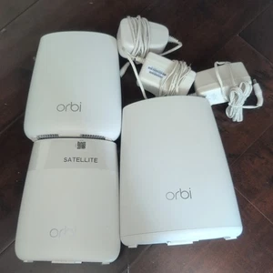 NETGEAR Orbi Mesh Wifi System (Set of 3) - 1 RBR40 Router and 2 RBS20 Satellites - Picture 1 of 1