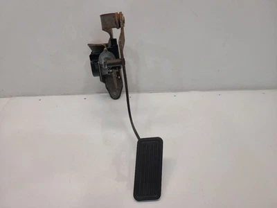 2004 Cadillac Escalade ESV (6.0L / AT) Accelerator Pedal  - Image 1 of 4