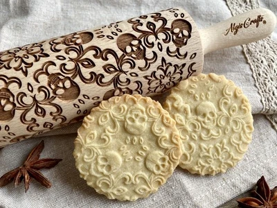 SKULL WREATH Embossing Rolling Pin with SKULLS, Spooky, Death's-head, Hallowe... - Image 1 of 4