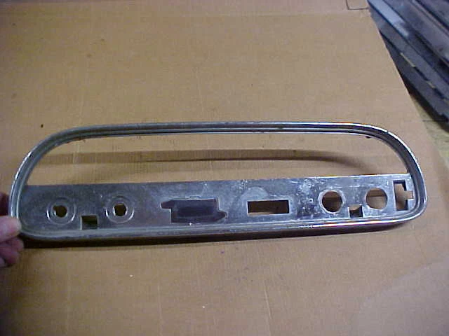 UNIDAD DESNUDA DE TABLERO CORVAIR #3 CROMO = 1589750 = ESTAMPADO 62 - SE ADAPTA A 1960-64 500-900 Foto 1 de 3