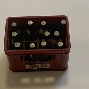 Vintage 1990s 12 Pack Pepsi Cola Bottles & Case Carrier Magnet Source Mfg Rare - Bild 1 von 3