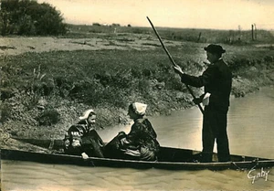Carte Postale ancienne St Jean de Monts au pays maraîchin promenade yole Vendée - Imagen 1 de 1