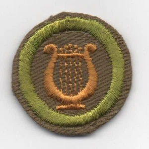 Musikverdienstabzeichen, Typ C hellbraun schmal gekräuselt (1938-46), lt-gebraucht - Bild 1 von 1