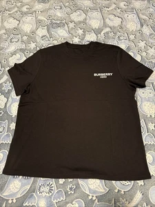 Burberry Fragrances Hero Plain Black T-Shirt Size Medium - Bild 1 von 6