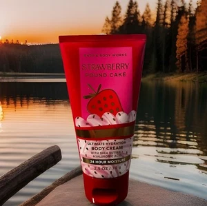 Crema corporal Bath & Body Works tamaño de viaje 2,5 oz. en pastel de fresa 🍓🍰🆕 - Imagen 1 de 1